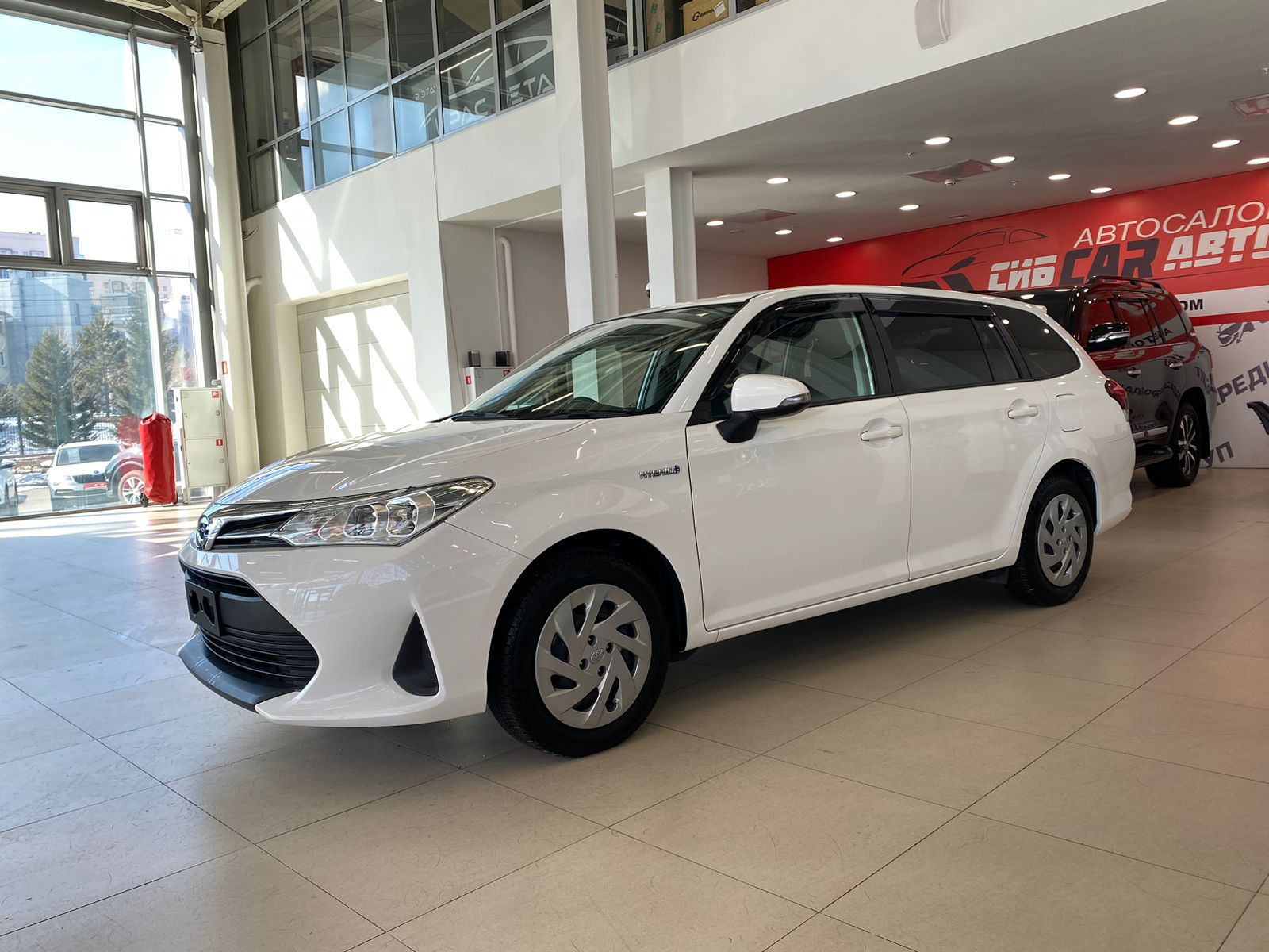 Автосалон - Toyota Corolla Fielder, 2019 г.